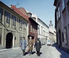 Magyarország, Sopron, Új utca a Fő (Beloiannisz) tér irányába nézve, háttérben a Tűztorony., 1973, Bauer Sándor, színes, Fortepan #113023