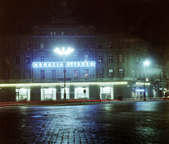 Magyarország, Budapest VI., Oktogon (November 7. tér), Abbázia kávéház., 1960, Bauer Sándor, színes, éjszaka, neon felirat, Budapest, Fortepan #113128