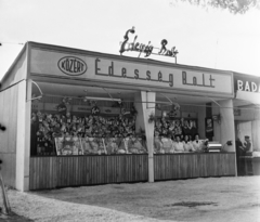 Magyarország, Budapest X., Albertirsai úti vásár területe, Országos Mezőgazdasági Kiállítás és Vásár., 1958, Bauer Sándor, pavilon, Édességbolt, neon felirat, Budapest, élelmiszerbolt, embléma, Közért Vállalat, Fortepan #113235