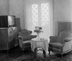 Hungary, untitled, Budapest XII., Rege utca, a Vörös Csillag (egykor Golf, később Panoráma) szálloda egyik szobája., 1960, Bauer Sándor, TV, interior, ashtray, radiator, cupboard, Budapest, Fortepan #113258