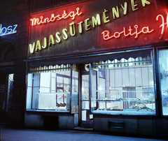 Magyarország, Budapest VI., Teréz körút 20. (Lenin körút 78.), Vajas sütemények boltja., 1969, Bauer Sándor, színes, kirakat, neon felirat, Budapest, Fortepan #113423