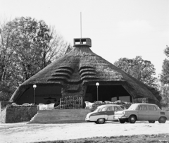 Magyarország, Tatabánya, Csákányosi csárda (Makovecz Imre, 1968.)., 1969, Bauer Sándor, Skoda 1000 MB, Wartburg 311/312, organikus építészet, Fortepan #113659