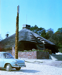 Magyarország, Tatabánya, Csákányosi csárda (Makovecz Imre, 1968.)., 1969, Bauer Sándor, automobil, Skoda 1000 MB, rendszám, organikus építészet, Fortepan #113660