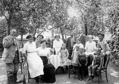 1917, Fortepan, smoking, garden, tableau, women, men, drinking, kids, Fortepan #11367