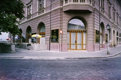 Magyarország, budai Vár, Budapest I., Dísz tér - Tóth Árpád sétány sarok, Korona cukrászda., 1972, Bauer Sándor, színes, napernyő, cukrászda, neon felirat, Budapest, Fortepan #113688