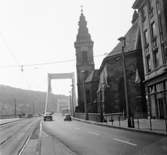 Magyarország, Budapest V., Erzsébet híd pesti hídfő., 1967, Gyöngyi, templom, forgalom, autóbusz, utcakép, lámpaoszlop, GAZ M21 Volga, Fiat 500, Budapest, Fortepan #11374