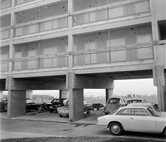 Magyarország, Balatonfüred, Hotel Marina., 1969, Bauer Sándor, Volkswagen-márka, Alfa Romeo-márka, Opel Kadett, Trabant 601, rendszám, Volkswagen Bogár, Alfa Romeo 1750, Fiat 1300/1500, Ford Taunus P4, Fortepan #113979