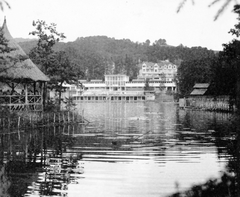 Romania,Transylvania, Sovata, Szovátafürdő, Medve-tó., 1941, Gyöngyi, thatch roof, view, hillside, Fortepan #11399