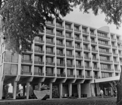 Magyarország,Balaton, Tihany, Hotel Tihany., 1963, Bauer Sándor, szobor, szálloda, meztelen alak, Fortepan #114050