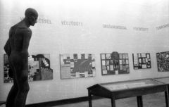 Magyarország, Budapest VII., Dohány utca 2., Zsidó Múzeum, Szolgaságból szabadságba című kiállítás., 1960, Bauer Sándor, holokauszt, zsidóság, Budapest, szobor, vitrin, Fortepan #114175