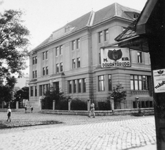 Szlovákia, Losonc, ulica Novohradská 2. YMCA épület., 1940, Gyöngyi, trafik, Nikotex, Fortepan #11430