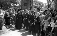 Magyarország, Budapest X., Kozma utcai izraelita temető. Megemlékezés a Holokauszt emlékműnél. A felvétel 1959. június 7-én készült., 1959, Bauer Sándor, Budapest, Fortepan #114322