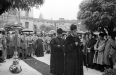 Magyarország, Budapest X., Kozma utcai izraelita temető. Az Ismeretlen Munkaszolgálatos emlékművének felavatása 1959. szeptember 27-én. Előtérben Ábrahámsohn Manó főkántor, mögötte Dr. Benoschofsky Imre főrabbi., 1959, Bauer Sándor, Budapest, Fortepan #114370