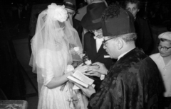 Hungary, Budapest XIII., Hegedűs Gyula utca 3., zsinagóga. Jobbra dr. Benoschofsky Imre országos főrabbi., 1962, Bauer Sándor, wedding ceremony, judaism, Budapest, Fortepan #114487