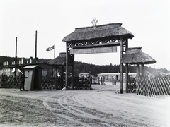 Németország, Tremsdorf, Bülow von Dennewitz porosz tábornokról elnevezett Reichsarbeitsdienst (RAD) tábor kapuja., 1938, Buzinkay Géza, Fortepan #114554