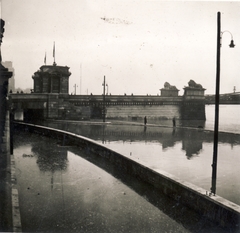 Hungary, Budapest V., a pesti alsó rakpart árvíz idején a Széchenyi Lánchíd pesti hídfőjénél., 1940, Buzinkay Géza, flood, Budapest, Fortepan #114665