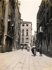 Olaszország, Velence, Rio Terà S. Silvestro, szemben a Palazzo Valier a Calle del Galizzi sarkán., 1932, Buzinkay Géza, Fortepan #114675