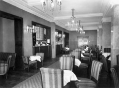 Hungary, Dunaújváros, (Sztálinváros), Vasmű (Sztálin) út, az Arany Csillag szálló bárja., 1954, Gallai Sándor, interior, hotel, bar, Fortepan #114723