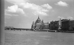 Magyarország, Budapest V., a Kossuth híd és a Parlament a Dunáról nézve., 1958, Móra András, Budapest, Fortepan #114897