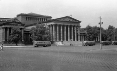 Magyarország, Budapest XIV., Hősök tere, Szépművészeti Múzeum., 1959, Móra András, autóbusz, Ikarus-márka, kockakő, Budapest, Ikarus 60, Fortepan #114899