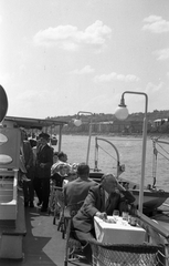 Magyarország, Budapest II.,Budapest III., Árpád fejedelem útja a Dunáról nézve, jobbra a Zsigmond tér., 1959, Móra András, hajó, Budapest, Fortepan #114901