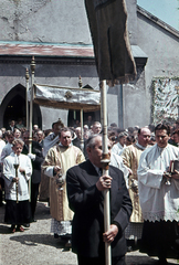 Magyarország, Budapest XV., Klebelsberg Kuno (Bajcsy-Zsilinszky) utca 43., Keresztelő Szent János-templom., 1960, Móra András, pap, körmenet, Budapest, csúcsív, Fortepan #114912