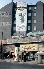 Magyarország, Budapest VII., Baross tér a Rákóczi út és a Rottenbiller utca között., 1961, Móra András, színes, kirakat, hirdetőoszlop, telefonfülke, Budapest, fényképész, tűzfal, Szivárvány-áruház, szálloda, címfestő, Fortepan #114992