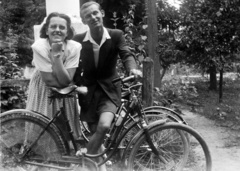 1948, Fortepan/Album006, bicycle, double portrait, prop up the head, Fortepan #115044