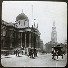 Egyesült Királyság, London, Trafalgar Square, balra a londoni Nemzeti Galéria, jobbra a St Martin in the Fields templom., 1900, Fortepan/Album006, templom, múzeum, neoklasszicizmus, Anglikán egyház, James Gibbs-terv, William Wilkins-terv, Fortepan #115055