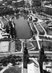 Magyarország, Budapest XI., légifotó a Feneketlen-tó környékéről. Előtérben a Szent Imre templom., 1966, Kecskés András, légi felvétel, Budapest, Fortepan #115075