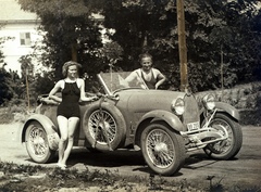 Hungary, Orosháza,Gyopárosfürdő, 1937, Kelemen Zsuzsa, bathing suit, automobile, Bugatti-brand, number plate, Fortepan #115089