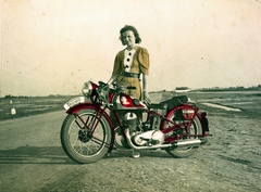 1938, Kelemen Zsuzsa, motorkerékpár, színezett kép, Triumph-márka, Fortepan #115098