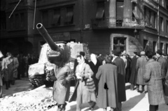 Hungary, Budapest VIII., Déri Miksa - Fecske (Lévai Oszkár) utca sarok. Harcképtelenné tett ISZU-152-es szovjet rohamlöveg., 1956, Kurutz Márton, revolution, wreck, assault gun, ISU-152 assault gun, Budapest, Fortepan #115225