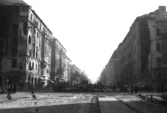 Magyarország, Budapest VIII.,Budapest IX., Üllői út a Nagykörúttól a Nagyvárad tér felé nézve. Jobbra a Kilián laktanya., 1956, Kurutz Márton, forradalom, Budapest, Fortepan #115248