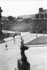 Hungary, Budapest I., Bécsi kapu tér, előtérben Budavár visszavételének emléke (Ohmann Béla, 1936.)., 1957, Répay András, angel, Budapest, Fortepan #115449