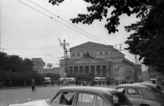 Oroszország, Moszkva, Színház (Szverdlov) tér, háttérben a Nagyszínház (Bolsoj)., 1958, Répay András, Szovjetunió, színház, Alberto Cavos-terv, Fortepan #115494