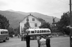 Ukrajna,Kárpátalja, Rahó, Miru út (Fő utca), a felvétel a katolikus templom előtt készült., 1958, Répay András, Szovjetunió, autóbusz, Fortepan #115539