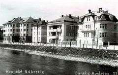 Szlovákia, Besztercebánya, a Štadlerovo nábrežie házai a Garam partján., 1936, Schmal Alexandra, Csehszlovákia, folyó, töltés, Fortepan #115573