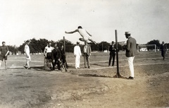 Magyarország, Kaposvár, a felvétel a Kaposvári Városi Sporttelep (Turul-pálya, Dózsa-pálya) felavatása alkalmával rendezett atlétikai viadalon készült, 1922. július 30-án., 1922, Schmal Alexandra, magasugrás, Fortepan #115582