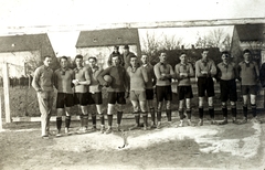 Hungary, Kaposvár, a felvétel a későbbi Kaposvári Városi Sporttelepen készült, háttérben a 48-as Ifjúság útja épületi láthatók., 1914, Schmal Alexandra, soccer team, Fortepan #115588