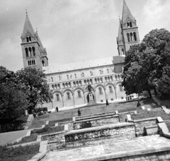 Hungary, Pécs, Szent Péter- és Szent Pál-székesegyház., 1950, Gyöngyi, sculpture, basilica, Catholic Church, romanesque revival architect, Cathedral, Ignác Szepesy-portrayal, photo aspect ratio: square, slanted, Fortepan #11559