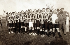 1913, Schmal Alexandra, labdarúgás, férfiak, szurkoló, sportpálya, sport mez, labda, sportcipő, csapat, Fortepan #115609