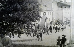 Austria, Mauterndorf, Marktplatz (Postplatz), Samsonumzüge (felvonulás a bibliai Sámson bábujával)., 1937, Széman György, Fortepan #115656