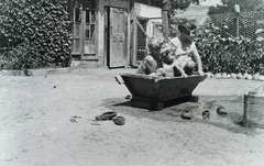 1931, Széman György, yard, kids, fence, tub, slippers, bath, Fortepan #115667