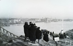 Hungary, Budapest IX.,Budapest XI., kilátás a Sziklatemplom feletti kereszttől. Balra a Szabadság (Ferenc József) híd, a Duna túlpartján a Közraktárak és az Elevátor-ház., 1931, Széman György, Budapest, Fortepan #115689