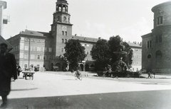 Austria, Salzburg, Residenzplatz, szemben az Újépület tornyában a Glockenspiel (harangjáték), jobbra a Dóm., 1937, Széman György, Fortepan #115755