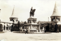 Magyarország, budai Vár, Budapest I., Szentháromság tér, Szent István szobra (Stróbl Alajos, 1906.) a Halászbástyánál., 1906, Széman György, Budapest, bástya, Fortepan #115774