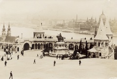 Magyarország, budai Vár, Budapest I., Szentháromság tér, Szent István szobra (Stróbl Alajos, 1906.) a Halászbástyánál. Háttérben a Parlament., 1906, Széman György, országház, Budapest, Duna, bástya, Fortepan #115775