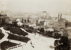 Hungary, Halászbástya, Budapest I., kilátás a Víziváros, a Duna felé. Előtérben Hunyadi János szobra és a Hunyadi János úti hajtűkanyar. Balra a Királyi Egyetemi Katolikus Gimnázium, előtte a Toldy Gimnázium. Jobbra a Batthyány téren a Szent Anna-templom., 1906, Széman György, Budapest, bridge, wood, Danube, plan view, church, Fortepan #115800