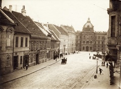 Hungary, Budapest I., Tárnok utca a Dísz tér felé nézve. Szemben a Honvéd Főparancsnokság épülete., 1905, Széman György, Budapest, street view, dome, public building, Fortepan #115805